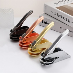 Pocket Seal With Floral Body